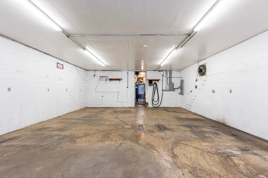 More Photos Of 305 Division St, Jeannette Distribution For Sale