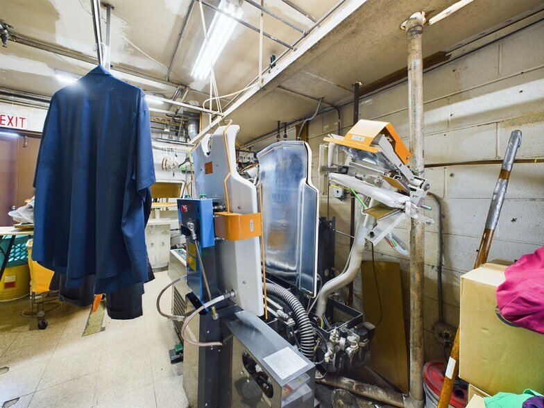 More Photos Of 2138 S Mannheim Rd, Westchester Restaurant For Sale