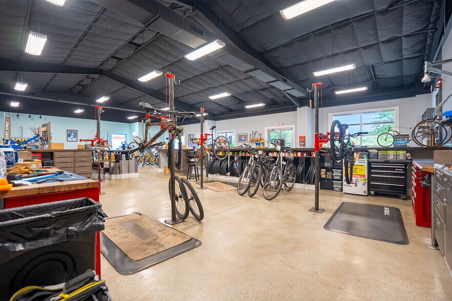 More Photos Of 21 Hollywood Blvd SW, Fort Walton Beach General Retail For Sale