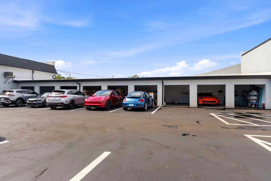 More Photos Of 12445 Collier Blvd, Naples Showroom For Sale