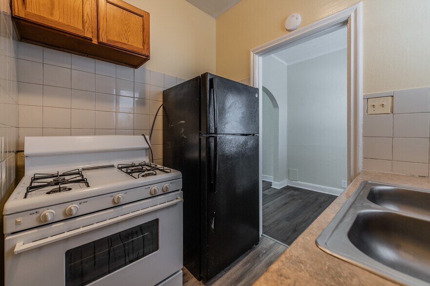 More Photos Of 403 W Hollywood Ave, San Antonio Apartments For Sale