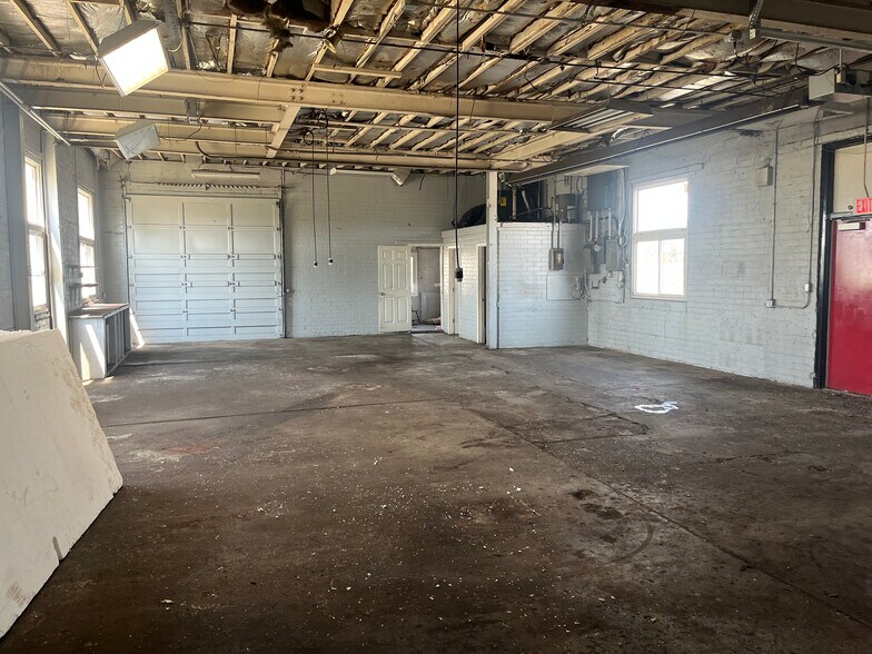 More Photos Of 27206 Groesbeck Hwy, Roseville Industrial For Sale
