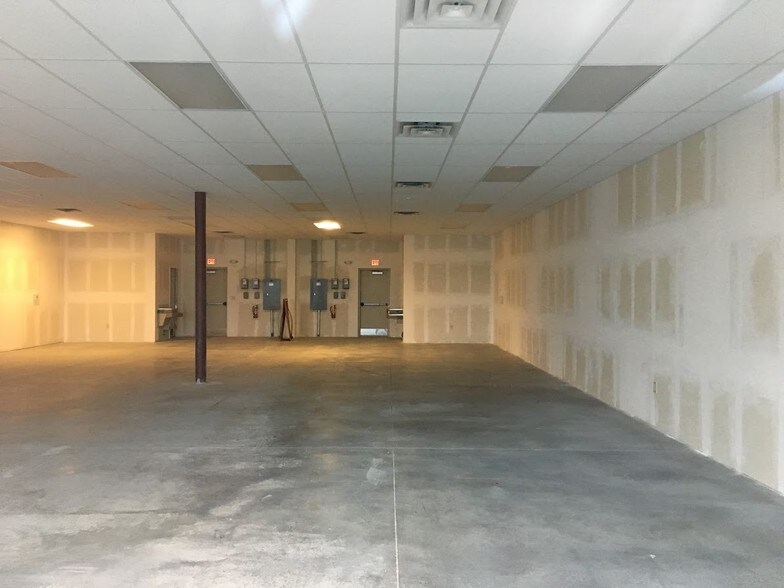 More Photos Of Apache St, Farmington Unknown For Lease