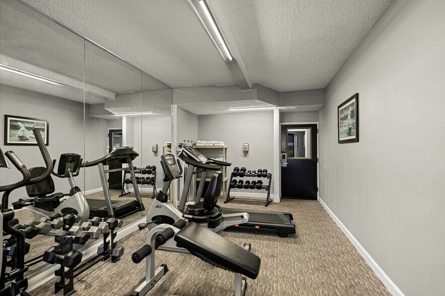 More Photos Of 500 W 29th St, North Little Rock Hotel For Sale