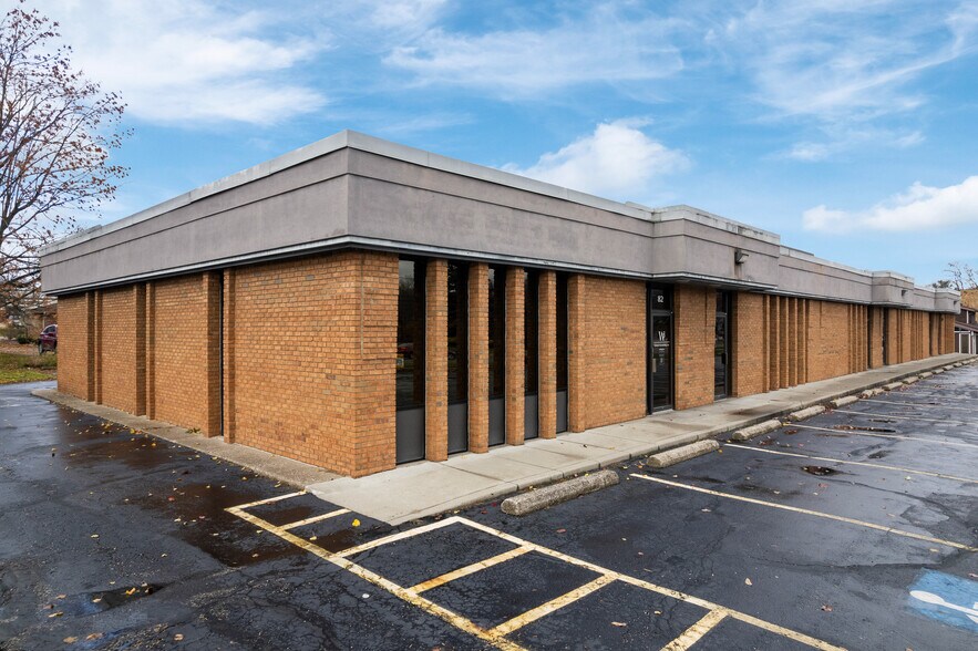 More Photos Of 81-90 N Miller Rd, Fairlawn Office For Sale