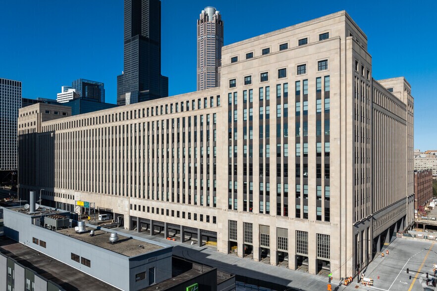 Primary Photo Of 433 W Van Buren St, Chicago Office For Lease