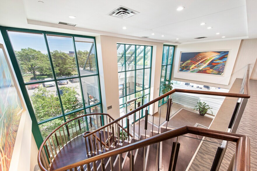 More Photos Of 2030 Bristol Cir, Oakville Office For Lease