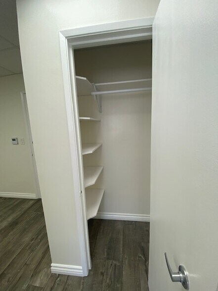 More Photos Of 292 S La Cienega Blvd, Beverly Hills Office For Lease