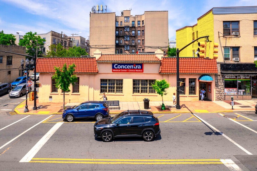 More Photos Of 6701 Bergenline Ave, West New York Office For Sale
