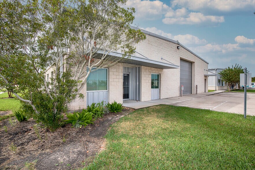 More Photos Of 1201 Butler Rd, League City Warehouse For Sale