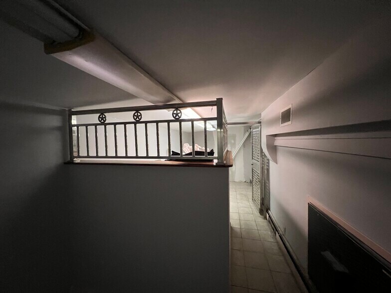 More Photos Of 9021 160th St, Jamaica Storefront Retail Office For Lease