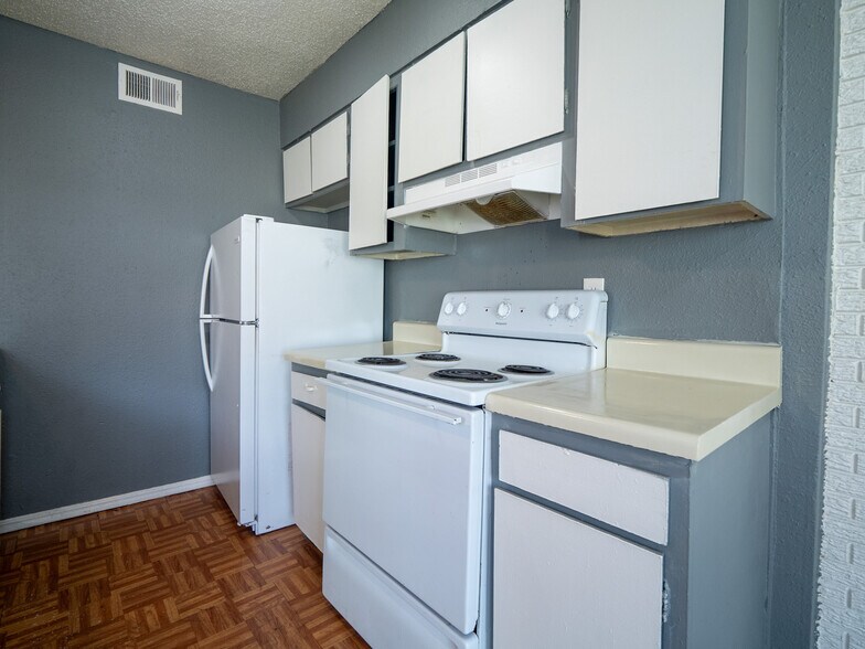 More Photos Of 5924 NW 10th St, Oklahoma City Apartments For Sale