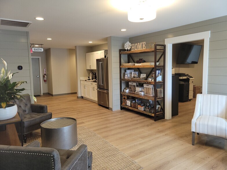 More Photos Of 63 Schinger Ave, Ridgeland Light Distribution For Lease