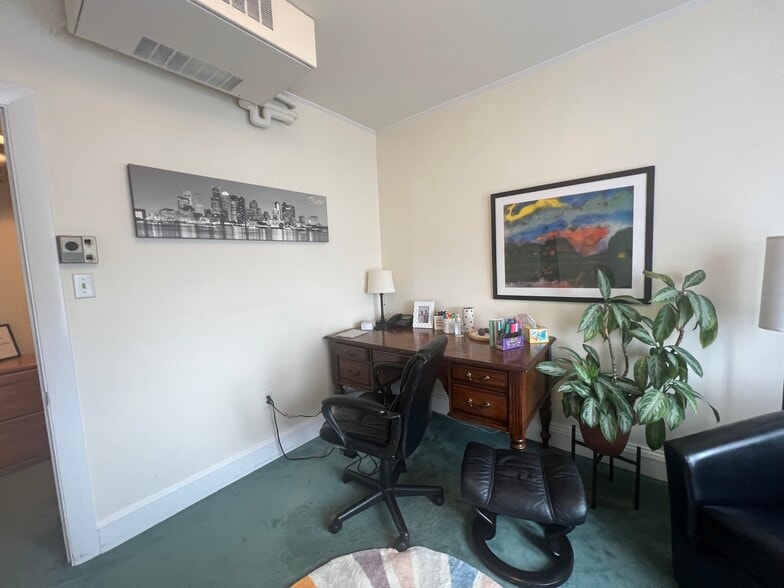 More Photos Of 1180 Beacon St, Brookline Hospital For Sale