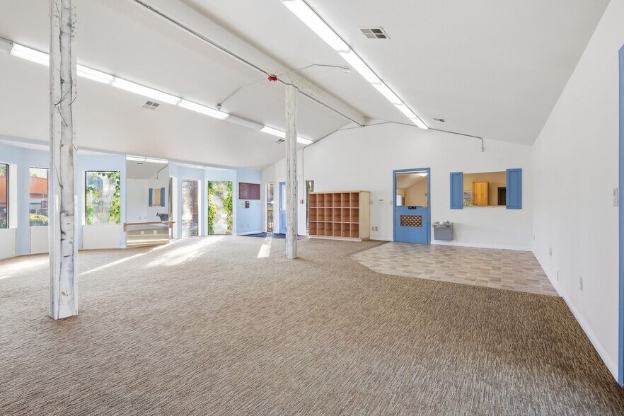 More Photos Of 1671 US Highway 395 N, Minden Office For Sale