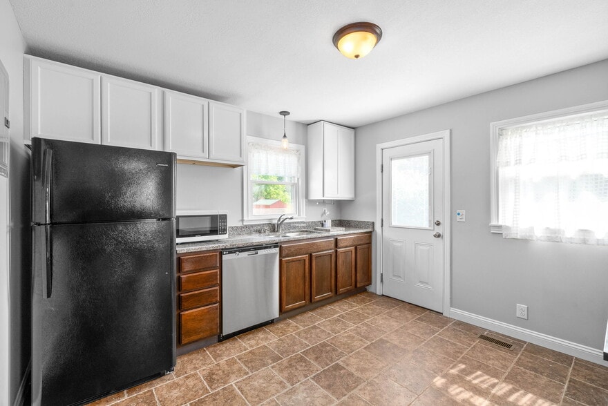 More Photos Of 1662 Golf Club Ln, Clarksville Office For Sale