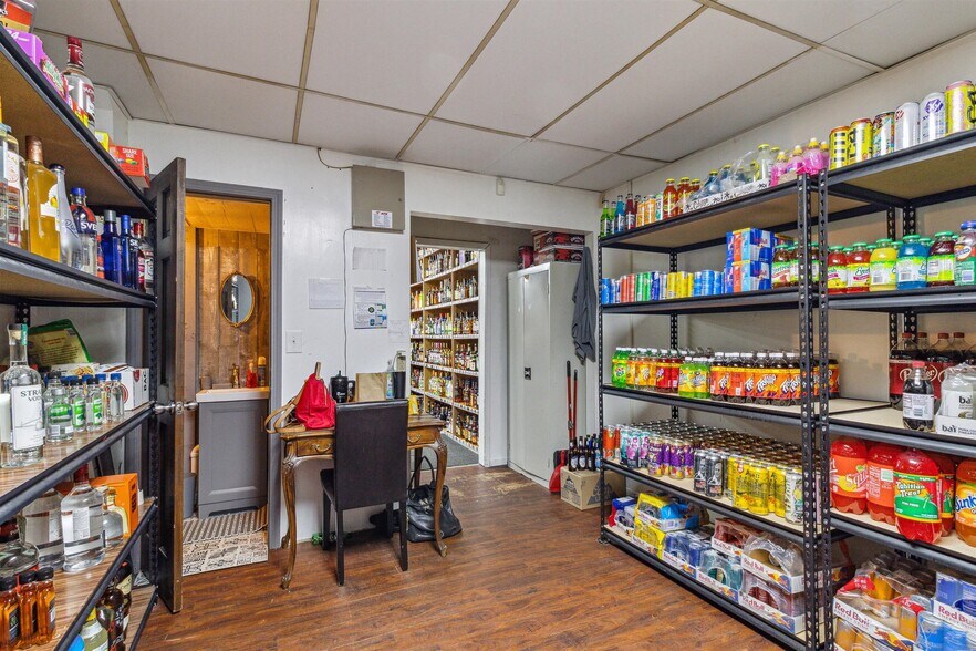 More Photos Of 7010 Frances Rd, Flushing Convenience Store For Sale