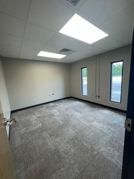 More Photos Of 2211 Rutherford Rd, Greenville Showroom For Sale