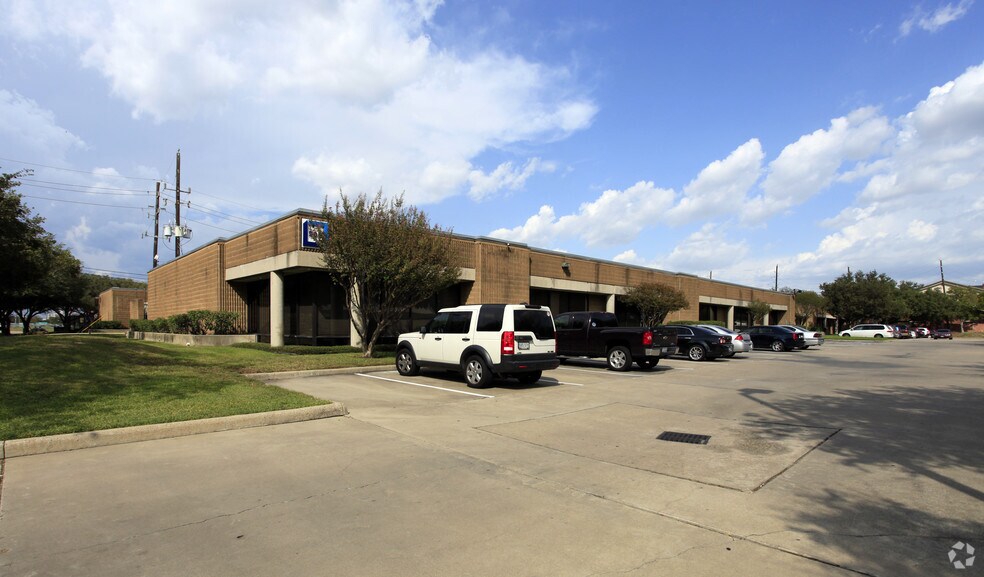 Primary Photo Of 900 S Loop Fwy W, Houston Flex For Lease