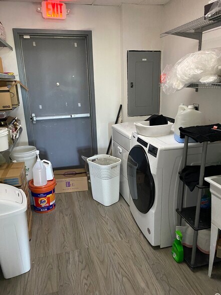 More Photos Of 350 SW Greenwich Dr, Lee's Summit Storefront Retail Office For Sale