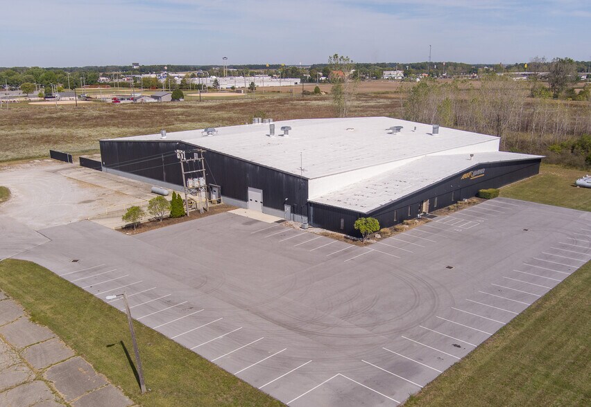 Primary Photo Of 851 Industrial Dr, Wapakoneta Warehouse For Lease