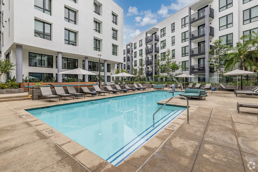 More Photos Of 4520 Alvarado Canyon Rd, San Diego Apartments For Lease