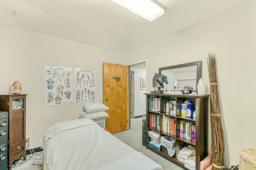 More Photos Of 215 First Av E, Shelburne Medical For Sale