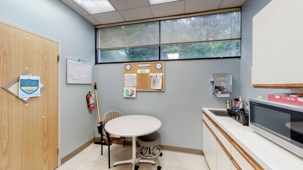 More Photos Of 10190-10198 Springfield Pike, Cincinnati Medical For Sale