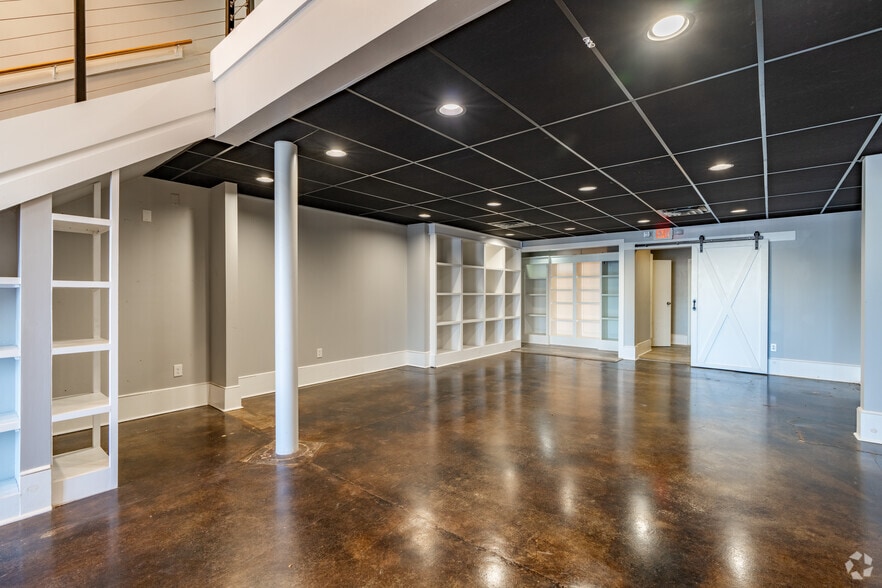 More Photos Of 4609-4637 Poplar Ave, Memphis Unknown For Lease