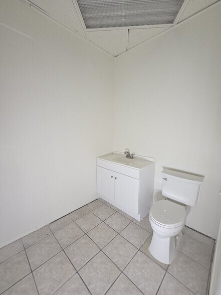 More Photos Of 44143-44147 20th St W, Lancaster Medical For Sale