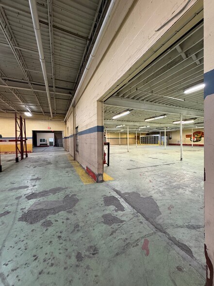 More Photos Of 195 Hudson St, Cornwall-on-Hudson Distribution For Lease