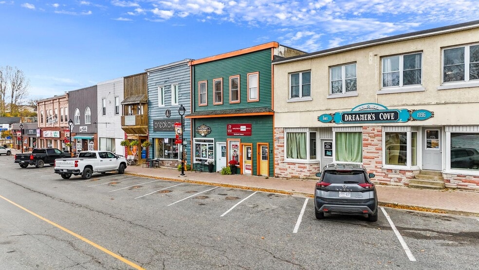 More Photos Of 7 E Water St, Little Curren Storefront Retail Residential For Sale