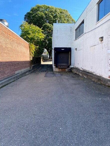 More Photos Of 1862 E Main St, Bridgeport Light Distribution For Sale