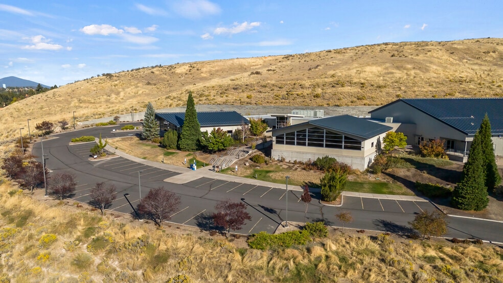Primary Photo Of 2701 Foothills Blvd, Klamath Falls Industrial For Lease