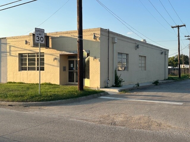 Primary Photo Of 202 N Kaufman St, Seagoville Storefront For Sale