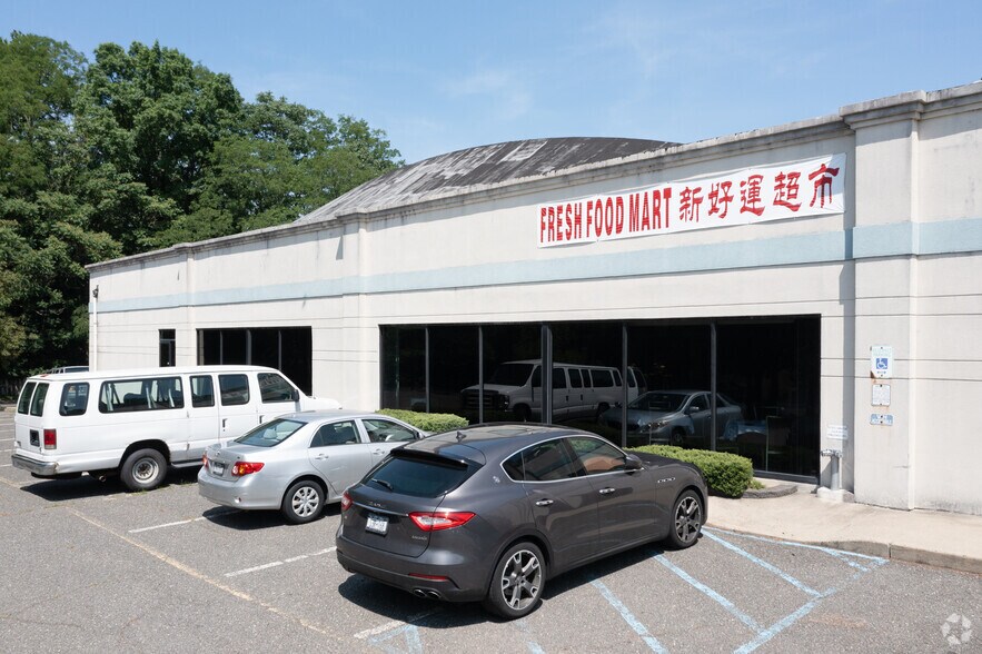 More Photos Of 1281-1285 State Route 35, Middletown Supermarket For Sale