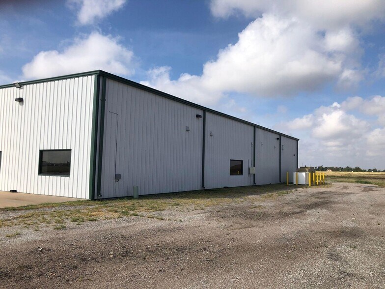 More Photos Of 1519 S 2nd Ave, Dodge City Warehouse For Sale