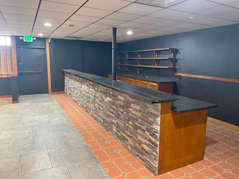 More Photos Of 2801 W I-240 Service Rd, Oklahoma City Restaurant For Sale