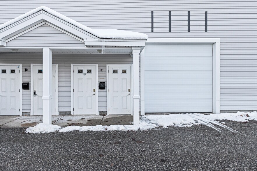 More Photos Of 2108 Broadway, South Portland Light Distribution For Sale