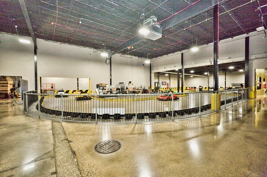 More Photos Of 7777-7847 N Caldwell Ave, Niles Manufacturing For Sale