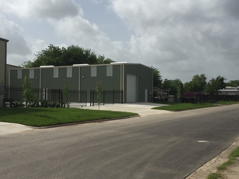 More Photos Of 5711 Clementshire St, Houston Warehouse For Lease