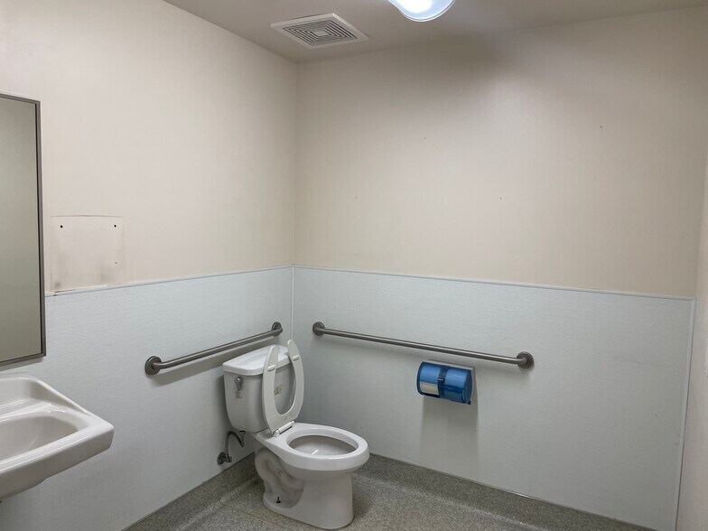 More Photos Of 1555-1585 Laurel Bay Ln, San Diego Manufacturing For Sale