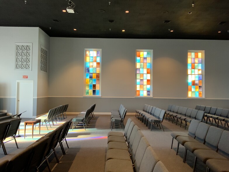 More Photos Of 401 W Poplar St, Elizabethtown Religious Facility For Sale
