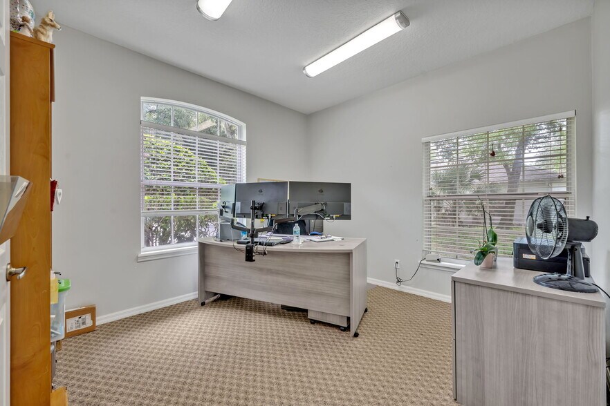 More Photos Of 820 Clark St, Oviedo Office For Sale