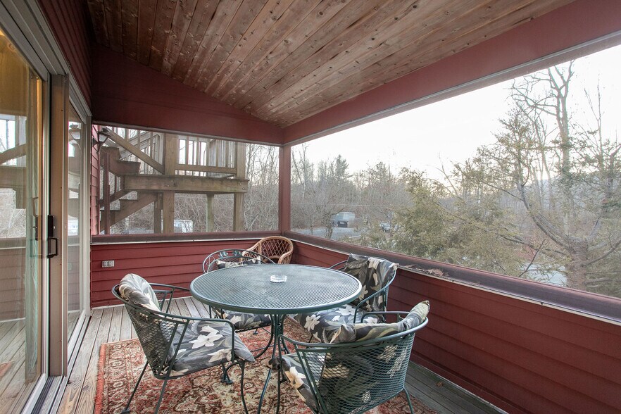 More Photos Of 2 Oak St, West Stockbridge Hospitality For Sale