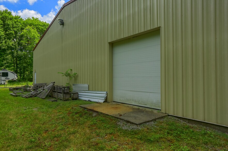 More Photos Of 703 Commerce Ave, New Castle Warehouse For Sale