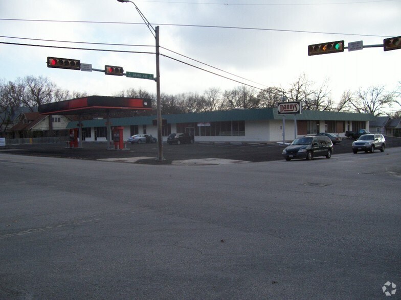 More Photos Of 1309-1317 W Main St, Waxahachie Freestanding For Lease