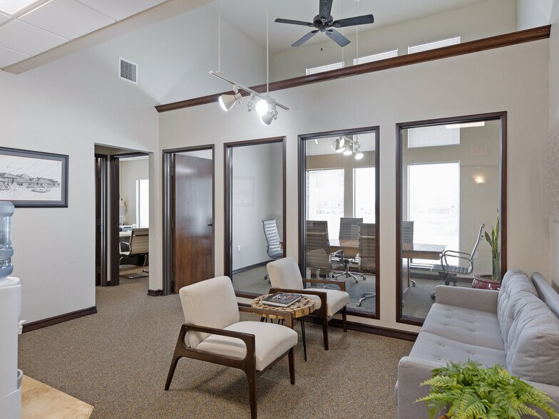 More Photos Of 429 W Wilshire Blvd, Oklahoma City Office For Lease