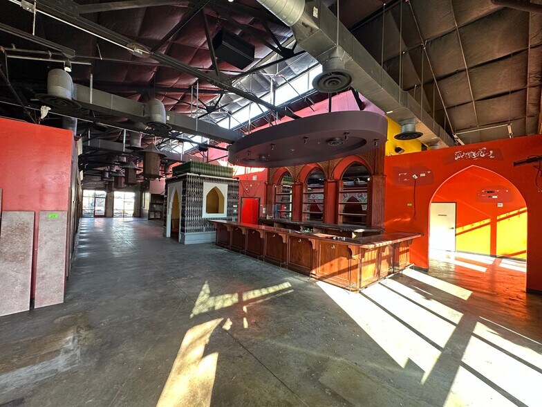 More Photos Of 217 E Hickory St, Denton Restaurant For Lease