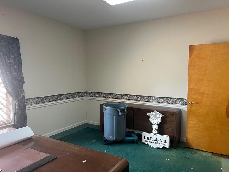 More Photos Of 1075 Cornwall drive dr, Madison Office For Sale